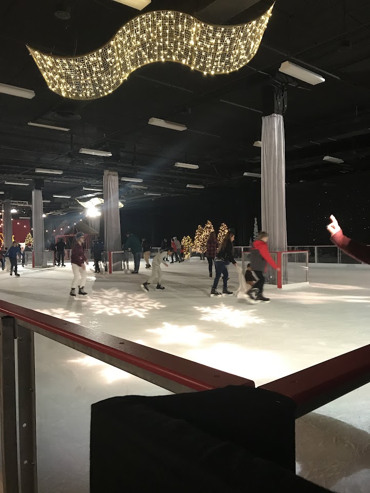 Picture of people on the indoor ice-skating rink at the Gaylord Opryland Resort 