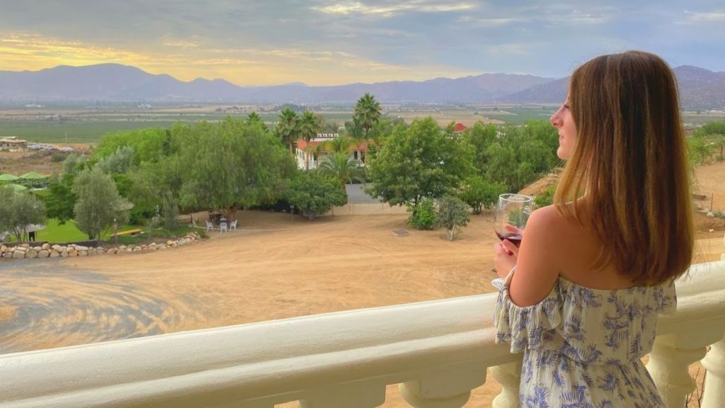 Picture of Julia looking over the Valle de Guadalupe from the balcony of Vinos Melchum