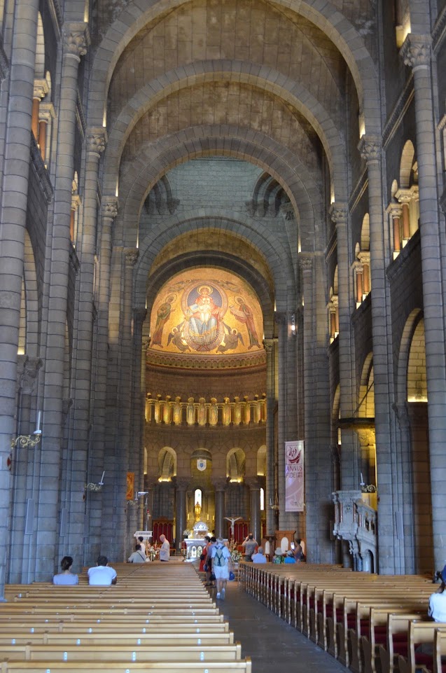 Inside of Saint Nicholas's Cathedral. 