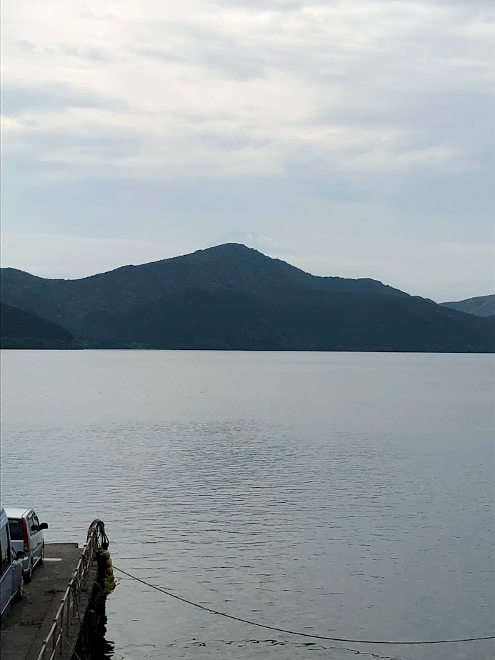 Picture of Lake Ashi and Mount Fuji in the backgound. 