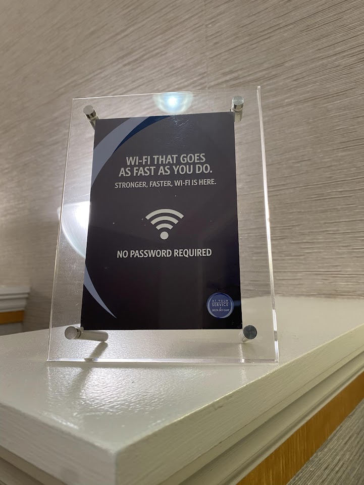 WIFI availability sign in the Delta Sky Club in Orlando 