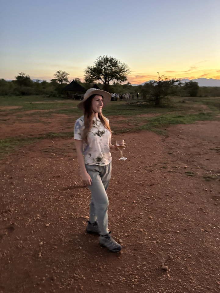 A hat, casual t-shirt, and lights pants is the ideal outfit to wear on an African safari. 