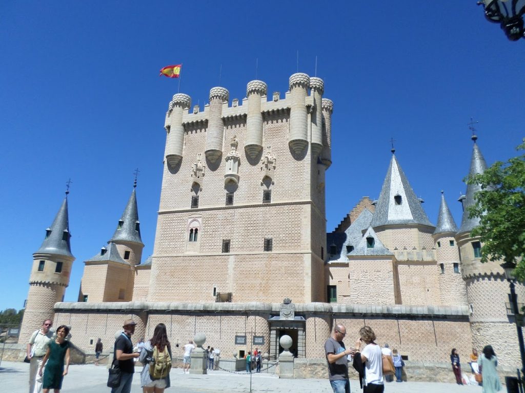 Picture of Alcázar de Segovia, which is a famous castle in the Spanish city of Segovia.