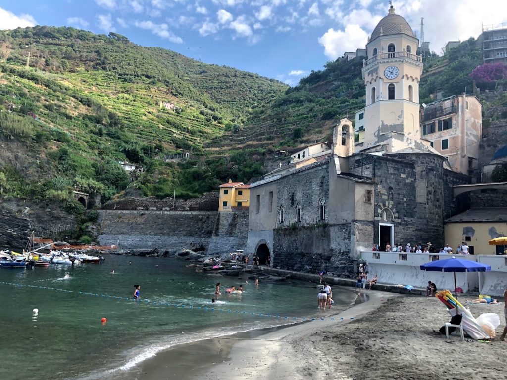 Picture of the beach in Vernazza, Cinque Terre.