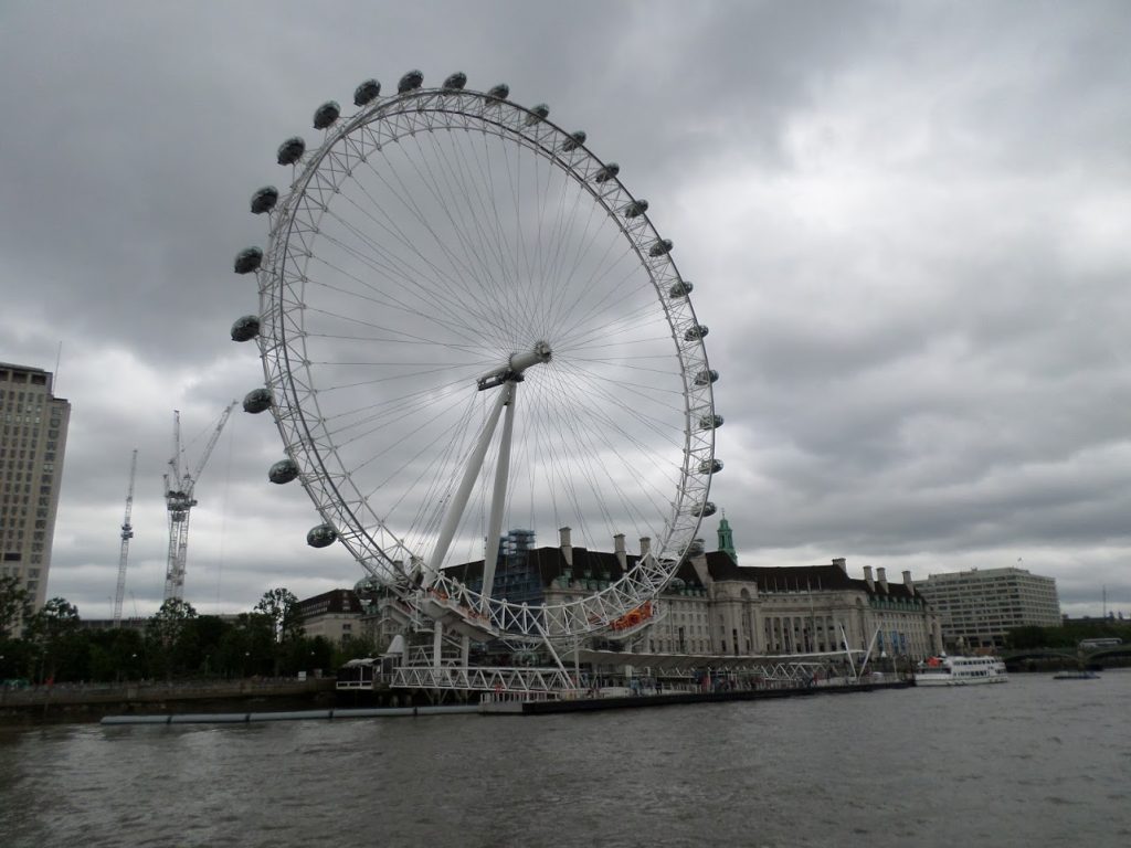 Picture of the London Eye from afar.