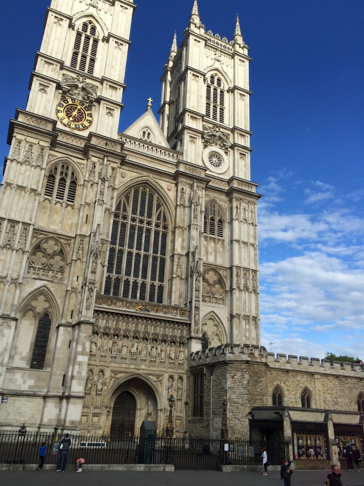 Picture of the front of Westminster Abbey in London